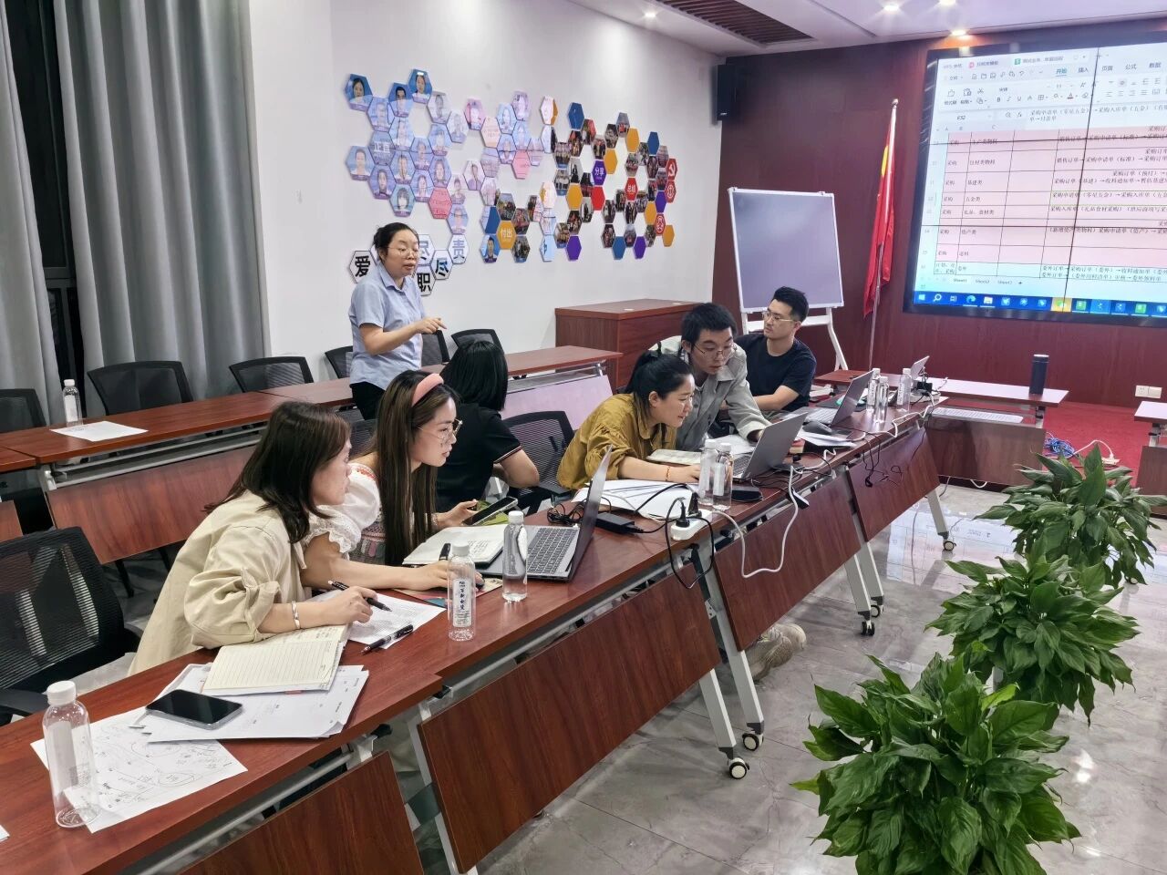 实干笃行丨百新电瓷中标和发货量再创历史新高